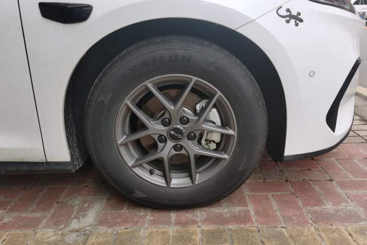 Used BYD Seal 06 New Energy 2025 DM-i Smart Drive 80KM Luxury Model Right Front Wheel Hub