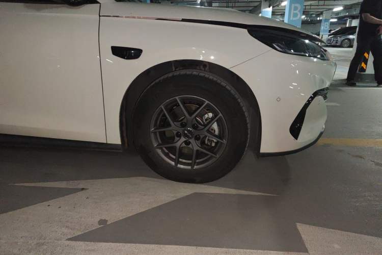 Used BYD Seal 06 New Energy 2025 DM-i Smart Drive 80KM Luxury Model Right Front Wheel Hub