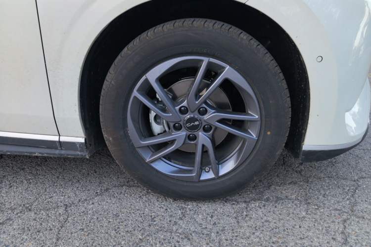 Used BYD Seal 06 New Energy 2025 EV 545KM Premium Edition Right Front Wheel Hub