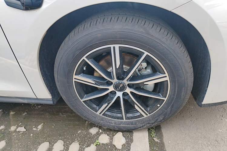Used BYD Seal 06 New Energy 2025 DM-i Smart Drive 120KM Deluxe Model Right Front Wheel Hub
