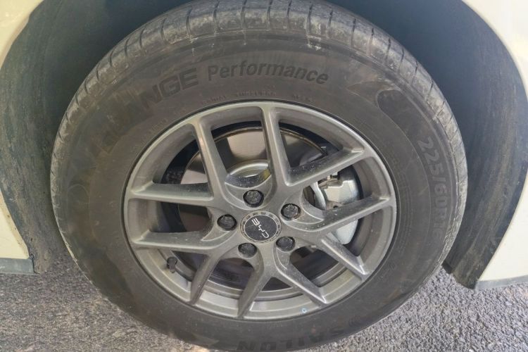 Used BYD Seal 06 New Energy 2025 DM-i Smart Drive 80KM Luxury Model Right Front Wheel Hub