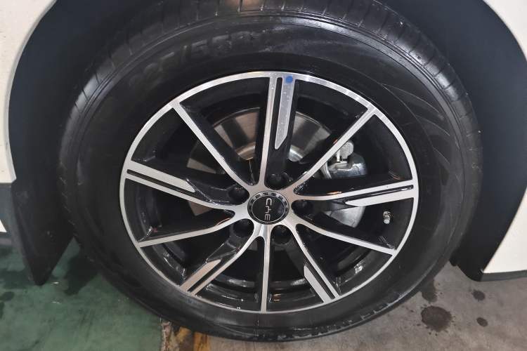 Used BYD Seal 06 New Energy 2025 DM-i Smart Drive 120KM Prestige Model Right Front Wheel Hub