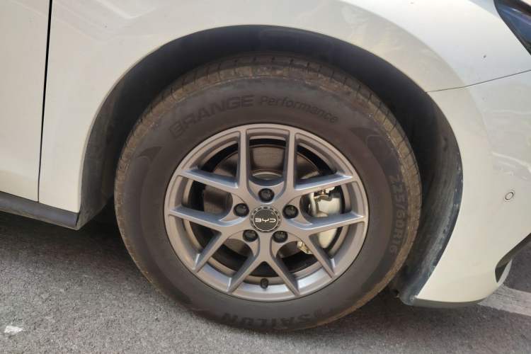 Used BYD Seal 06 New Energy 2025 DM-i Smart Drive 80KM Luxury Model Right Front Wheel Hub
