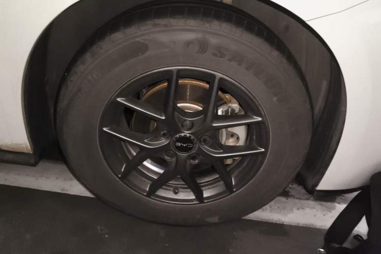 Used BYD Seal 06 New Energy 2025 DM-i Smart Drive 80KM Luxury Model Right Front Wheel Hub