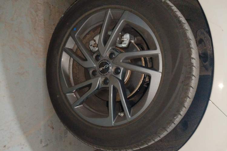 Used BYD Seal 06 New Energy 2025 EV 545KM Premium Edition Right Front Wheel Hub