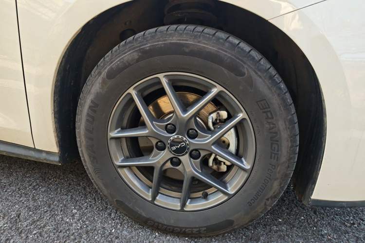 Used BYD Seal 06 New Energy 2025 DM-i Smart Drive 80KM Luxury Model Right Front Wheel Hub
