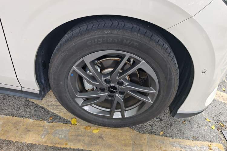 Used BYD Seal 06 New Energy 2025 EV 545KM Premium Edition Right Front Wheel Hub