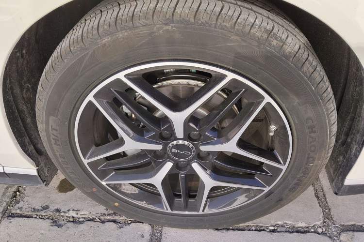 Used BYD Seal 06 New Energy 2025 EV 545KM Flagship Edition Right Front Wheel Hub
