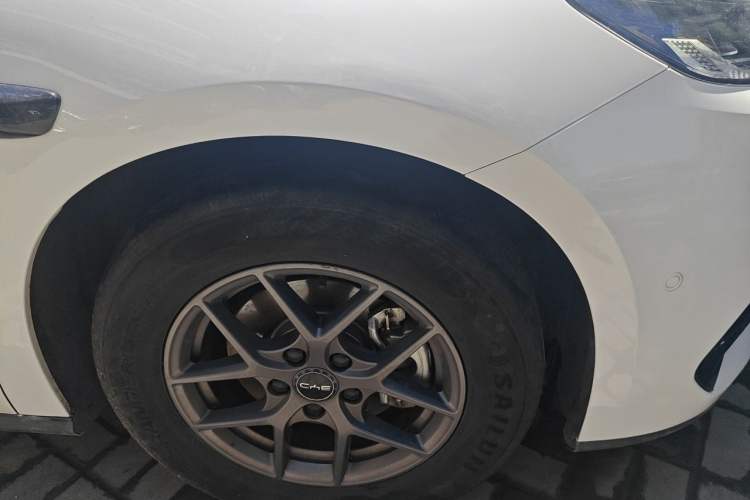 Used BYD Seal 06 New Energy 2025 DM-i Smart Drive 80KM Luxury Model Right Front Wheel Hub