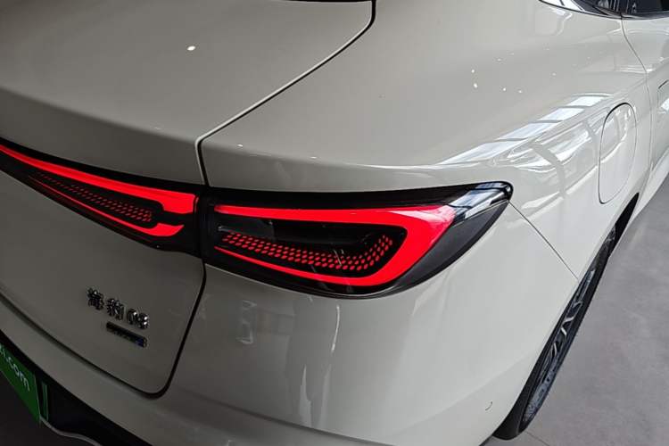 Used BYD Seal 06 New Energy 2025 DM-i Smart Drive 120KM Deluxe Model Right Rear Taillight