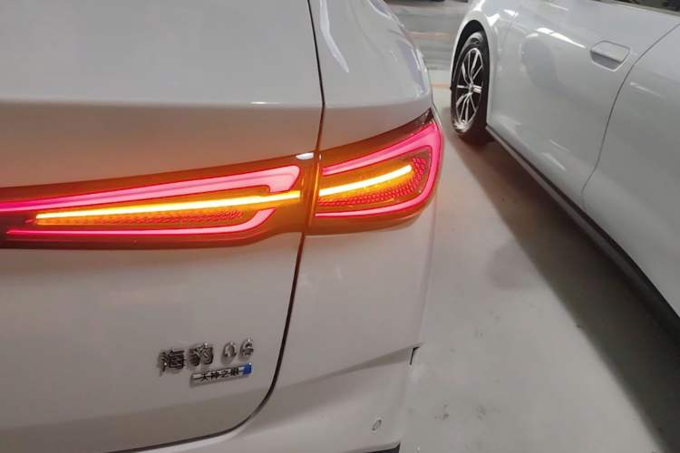 Used BYD Seal 06 New Energy 2025 DM-i Smart Drive 80KM Luxury Model Right Rear Taillight