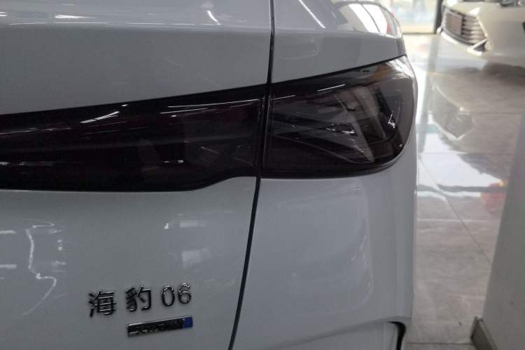 Used BYD Seal 06 New Energy 2025 DM-i Smart Drive 80KM Luxury Model Right Rear Taillight