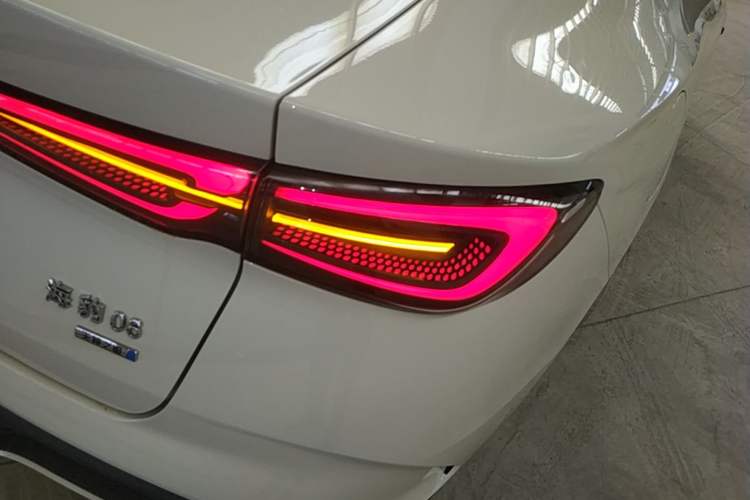Used BYD Seal 06 New Energy 2025 DM-i Smart Drive 80KM Luxury Model Right Rear Taillight