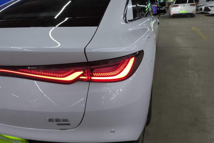 Used BYD Seal 06 New Energy 2025 EV 545KM Premium Edition Right Rear Taillight