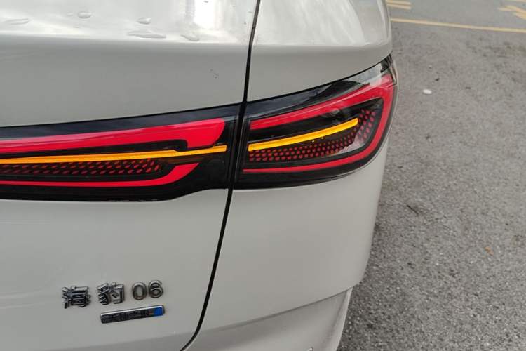 Used BYD Seal 06 New Energy 2025 DM-i Smart Drive 120KM Deluxe Model Right Rear Taillight