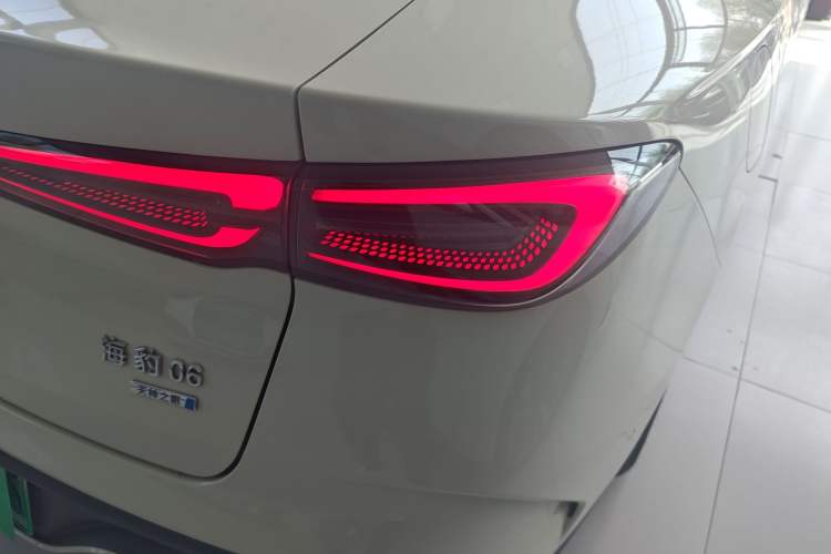 Used BYD Seal 06 New Energy 2025 DM-i Smart Drive 120KM Deluxe Model Right Rear Taillight
