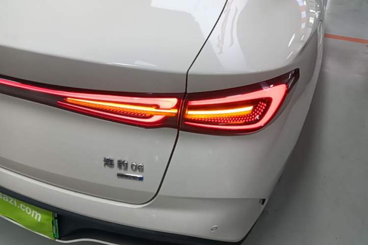 Used BYD Seal 06 New Energy 2025 DM-i Smart Drive 80KM Luxury Model Right Rear Taillight