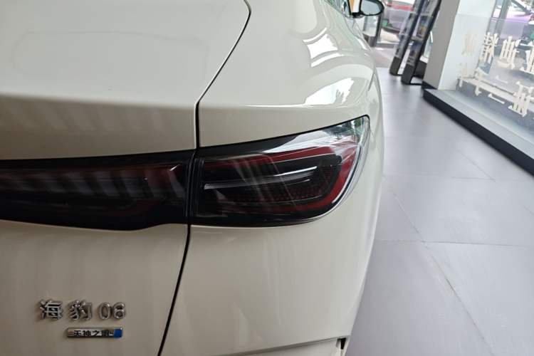 Used BYD Seal 06 New Energy 2025 DM-i Intelligent Drive 120KM Flagship Model Right Rear Taillight