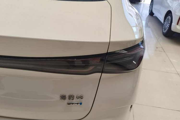 Used BYD Seal 06 New Energy 2025 DM-i Smart Drive 120KM Prestige Model Right Rear Taillight