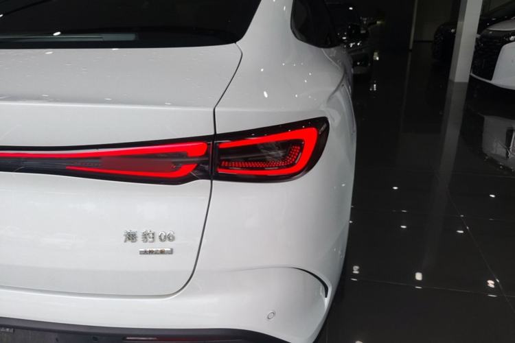 Used BYD Seal 06 New Energy 2025 DM-i Intelligent Drive 120KM Flagship Model Right Rear Taillight