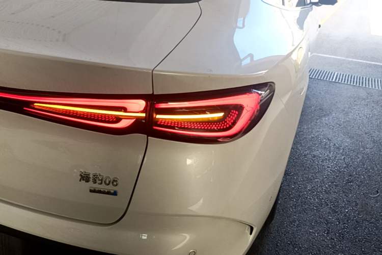 Used BYD Seal 06 New Energy 2025 DM-i Smart Drive 80KM Luxury Model Right Rear Taillight