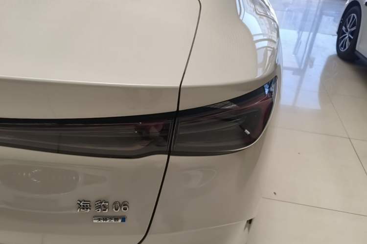 Used BYD Seal 06 New Energy 2025 DM-i Smart Drive 120KM Deluxe Model Right Rear Taillight