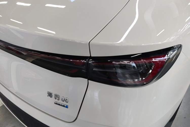 Used BYD Seal 06 New Energy 2025 DM-i Smart Drive 120KM Prestige Model Right Rear Taillight