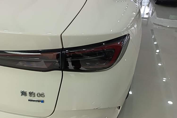 Used BYD Seal 06 New Energy 2025 DM-i Smart Drive 120KM Deluxe Model Right Rear Taillight