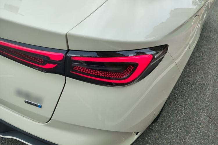 Used BYD Seal 06 New Energy 2025 DM-i Smart Drive 120KM Prestige Model Right Rear Taillight