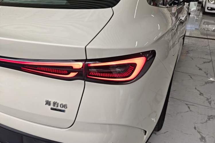 Used BYD Seal 06 New Energy 2025 DM-i Smart Drive 120KM Deluxe Model Right Rear Taillight