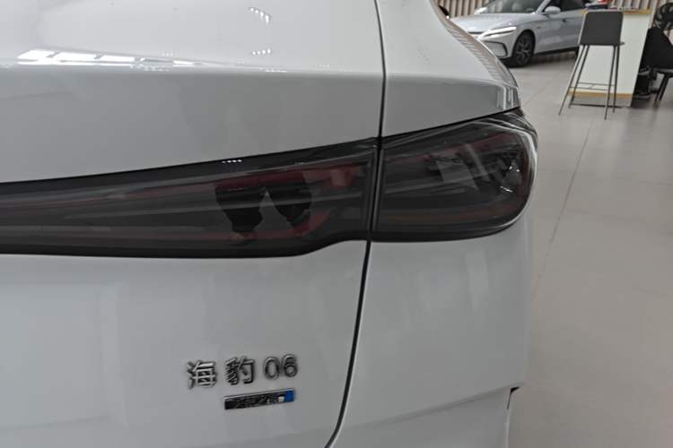 Used BYD Seal 06 New Energy 2025 DM-i Intelligent Drive 120KM Flagship Model Right Rear Taillight
