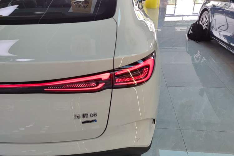 Used BYD Seal 06 New Energy 2025 DM-i Intelligent Drive 120KM Flagship Model Right Rear Taillight