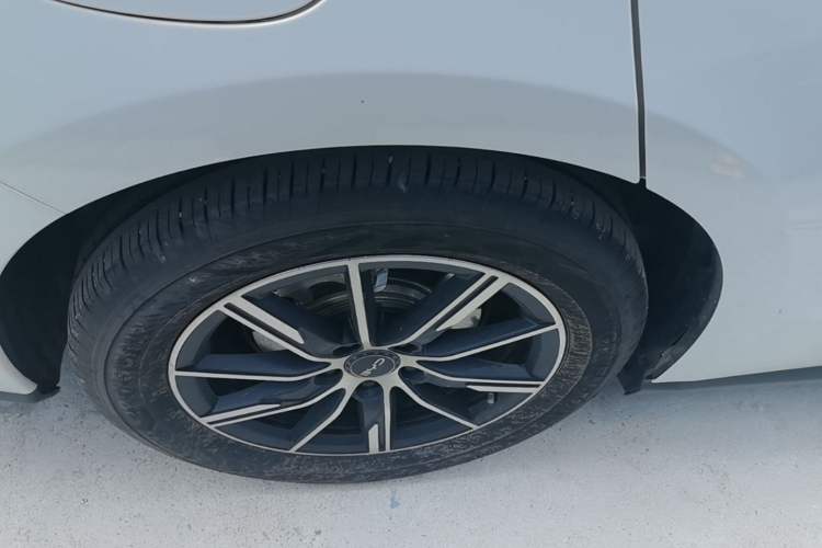 Used BYD Seal 06 New Energy 2025 DM-i Smart Drive 120KM Deluxe Model Right Rear Wheel Hub