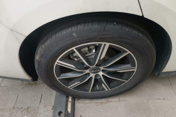 Used BYD Seal 06 New Energy 2025 DM-i Smart Drive 120KM Deluxe Model Right Rear Wheel Hub