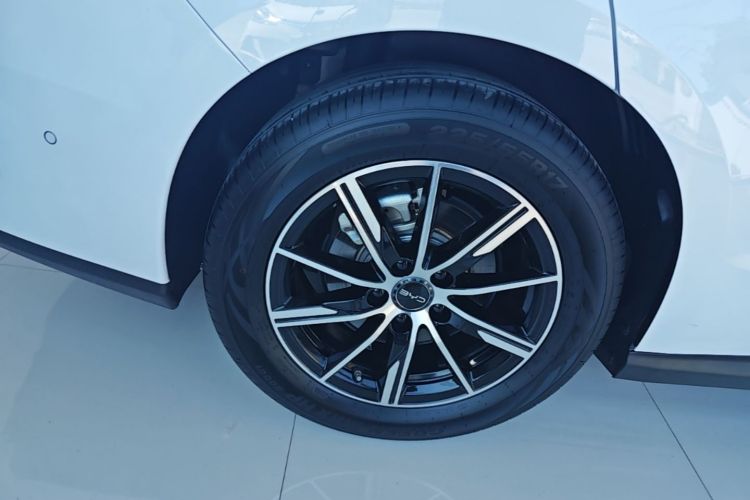 Used BYD Seal 06 New Energy 2025 DM-i Smart Drive 120KM Deluxe Model Right Rear Wheel Hub