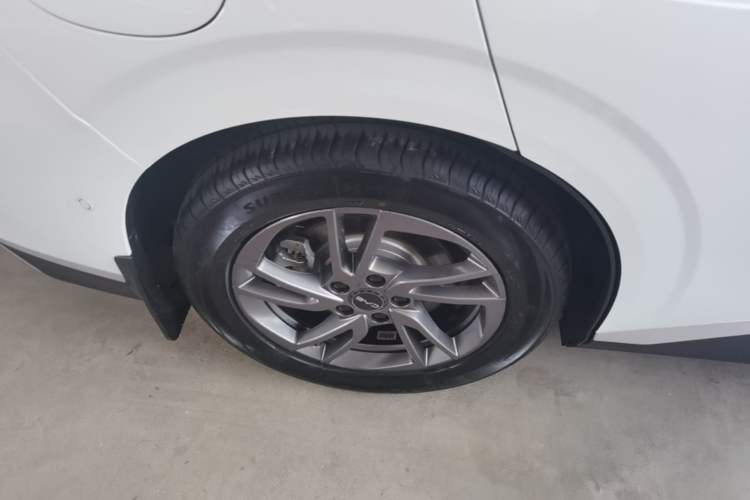 Used BYD Seal 06 New Energy 2025 EV 545KM Premium Edition Right Rear Wheel Hub
