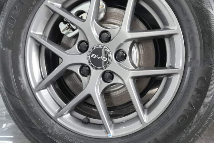 Used BYD Seal 06 New Energy 2025 DM-i Smart Drive 80KM Luxury Model Right Rear Wheel Hub