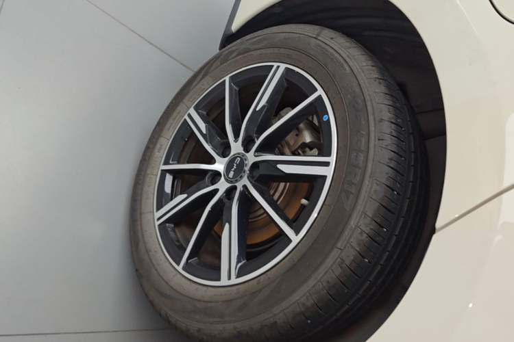 Used BYD Seal 06 New Energy 2025 DM-i Smart Drive 120KM Prestige Model Right Rear Wheel Hub