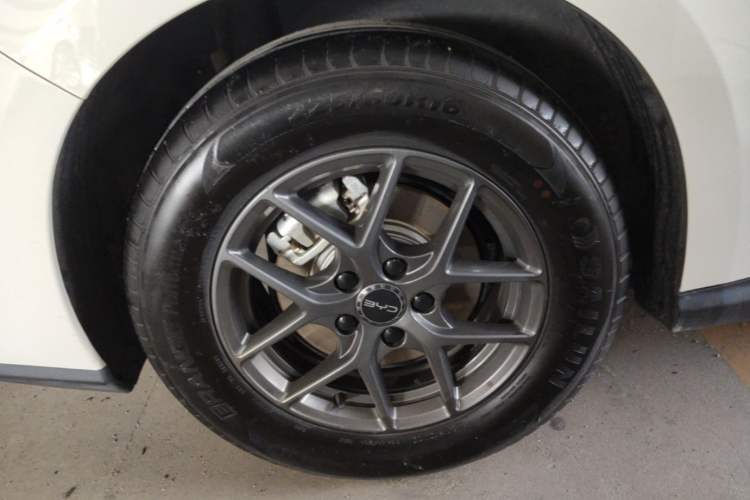 Used BYD Seal 06 New Energy 2025 DM-i Smart Drive 80KM Luxury Model Right Rear Wheel Hub