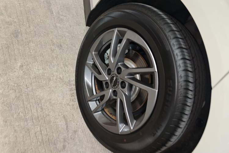 Used BYD Seal 06 New Energy 2025 EV 545KM Premium Edition Right Rear Wheel Hub