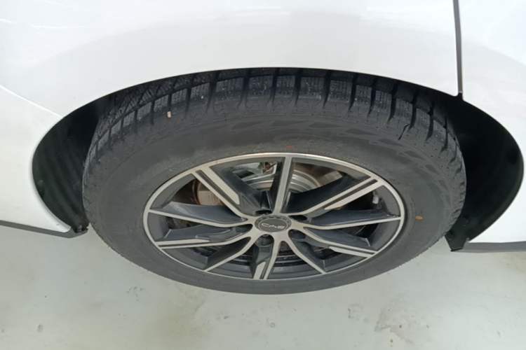 Used BYD Seal 06 New Energy 2025 DM-i Smart Drive 80KM Prestige Model Right Rear Wheel Hub