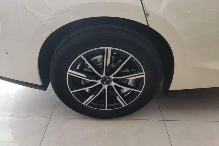 Used BYD Seal 06 New Energy 2025 DM-i Smart Drive 120KM Prestige Model Right Rear Wheel Hub