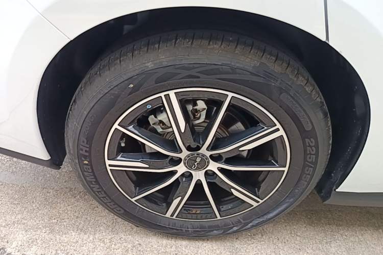 Used BYD Seal 06 New Energy 2025 DM-i Smart Drive 120KM Deluxe Model Right Rear Wheel Hub