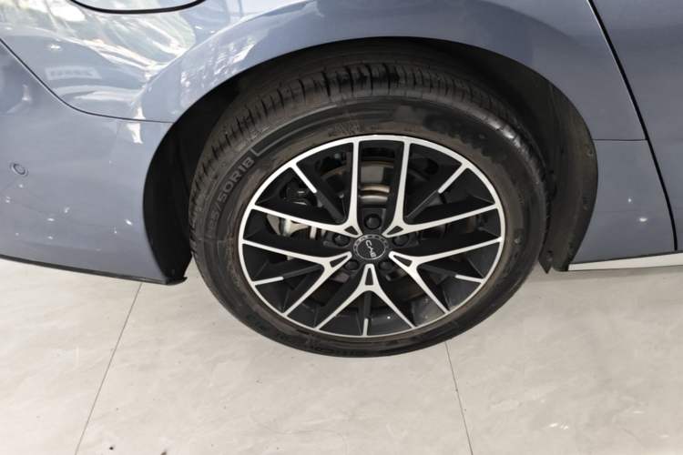 Used BYD Seal 06 New Energy 2025 DM-i Smart Drive 120KM Deluxe Model Right Rear Wheel Hub