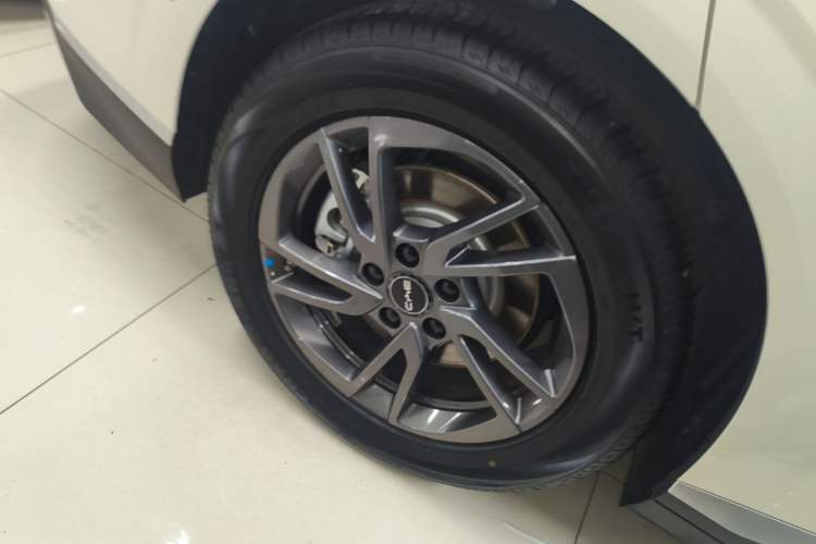 Used BYD Seal 06 New Energy 2025 EV 470KM Prestige Edition Right Rear Wheel Hub
