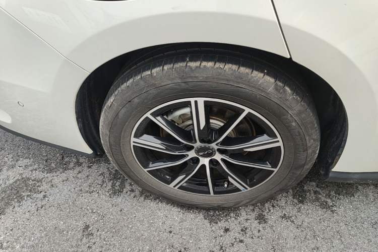 Used BYD Seal 06 New Energy 2025 DM-i Smart Drive 120KM Deluxe Model Right Rear Wheel Hub