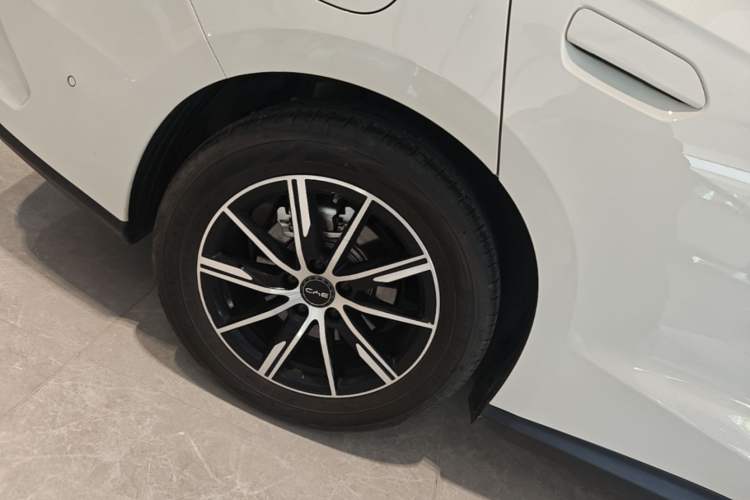 Used BYD Seal 06 New Energy 2025 DM-i Smart Drive 120KM Deluxe Model Right Rear Wheel Hub