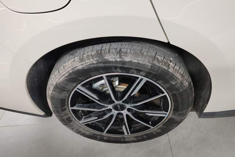Used BYD Seal 06 New Energy 2025 DM-i Smart Drive 120KM Deluxe Model Right Rear Wheel Hub