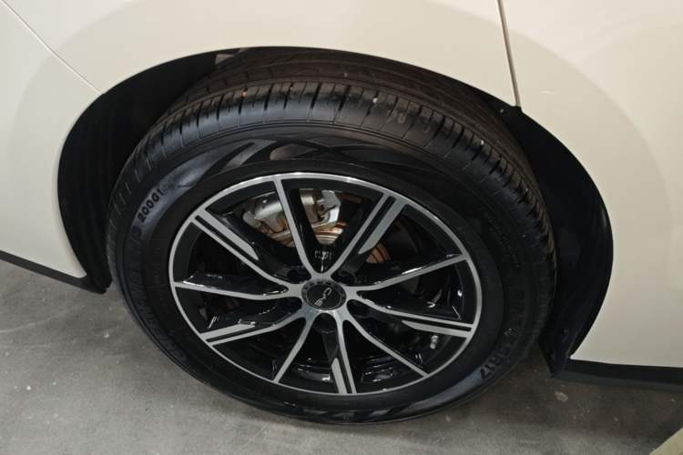 Used BYD Seal 06 New Energy 2025 DM-i Smart Drive 120KM Deluxe Model Right Rear Wheel Hub