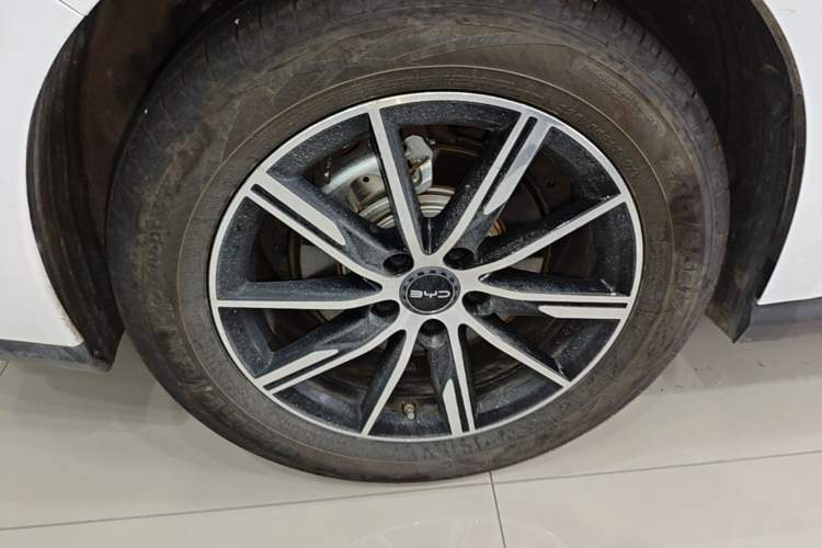 Used BYD Seal 06 New Energy 2025 DM-i Smart Drive 120KM Deluxe Model Right Rear Wheel Hub